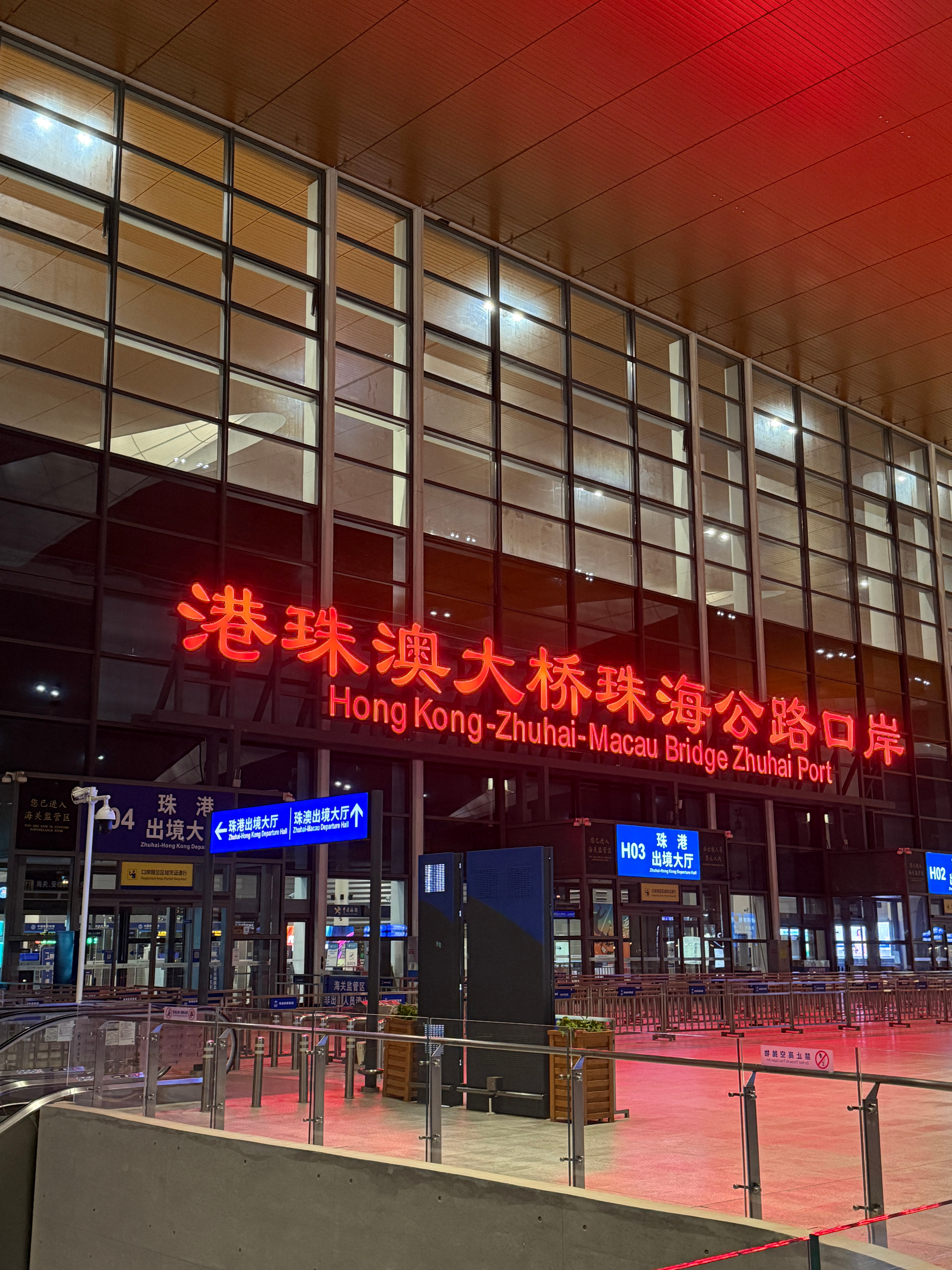 一大早出发，只为跨越港珠澳大桥，去香港干一件事