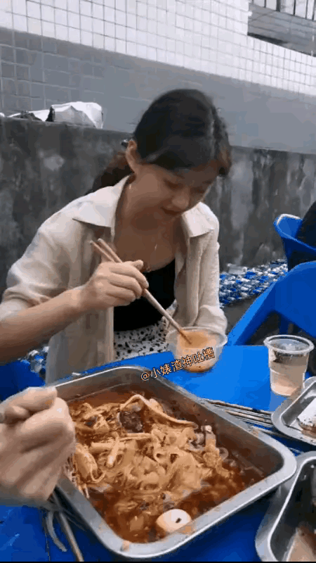 这玩笑增添生活乐趣呢😆