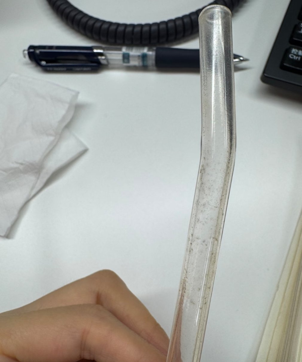 千万不要用放久了的吸管用吸管喝水一定要每天刷。天塌了，用了一个月，突然发现吸管好