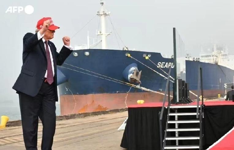 特朗普说战争快结束了，可霍尔木兹海峡还是堵着。

伊朗新领袖刚上台，导弹和无人机