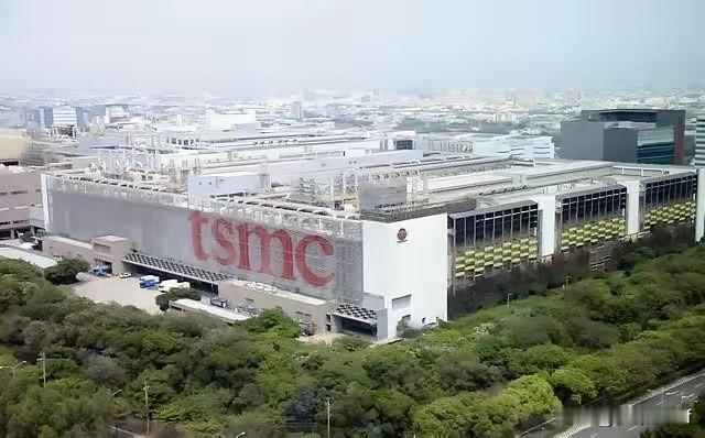 台积电，已经死了！不是死在导弹下，而是死在了中美两国的A4纸上。一边，美国吊销了