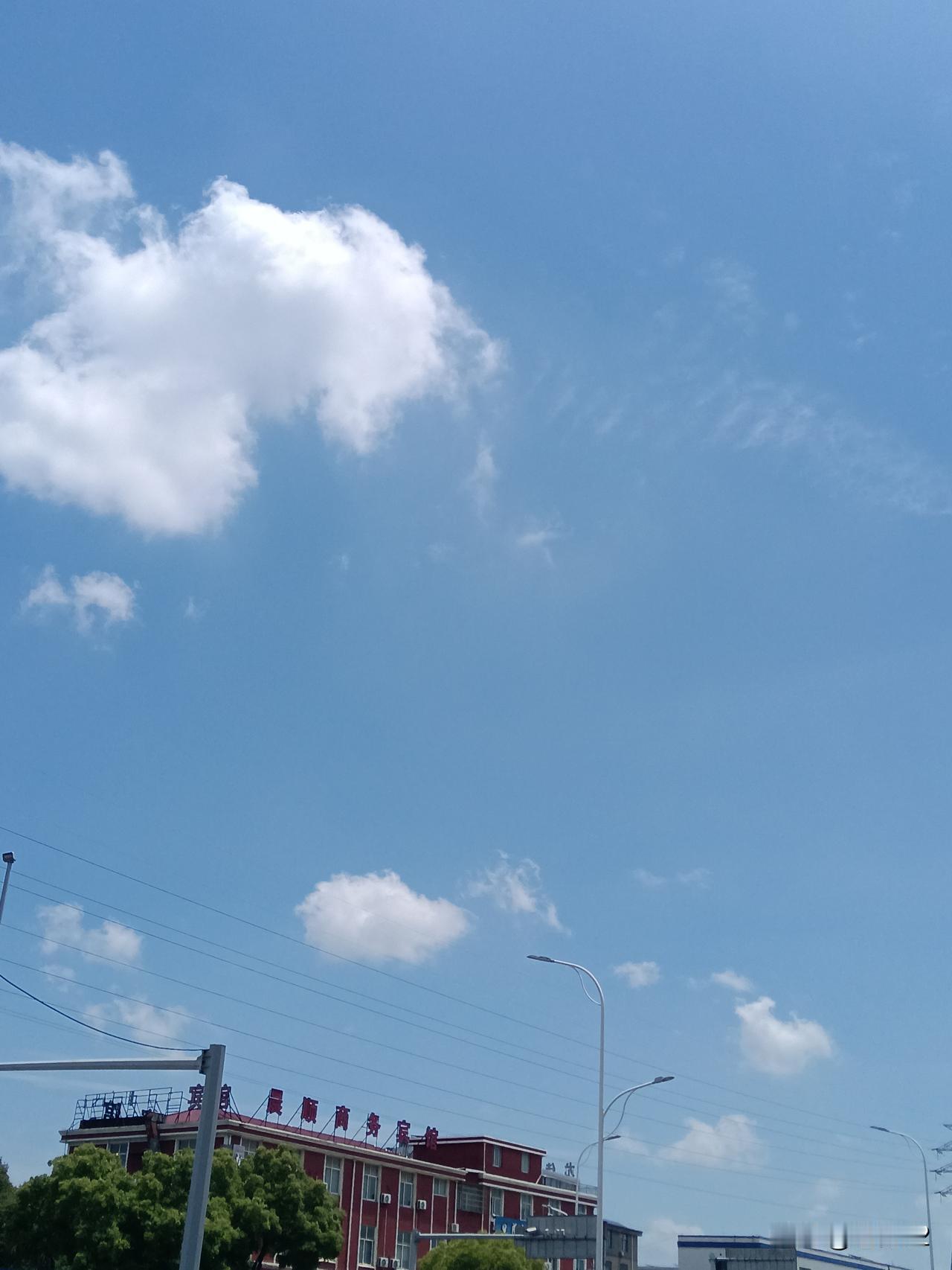 就如今年印度天气酷热难耐，众多印度民众饱受高温之苦，部分印度人便萌生一种想法，即