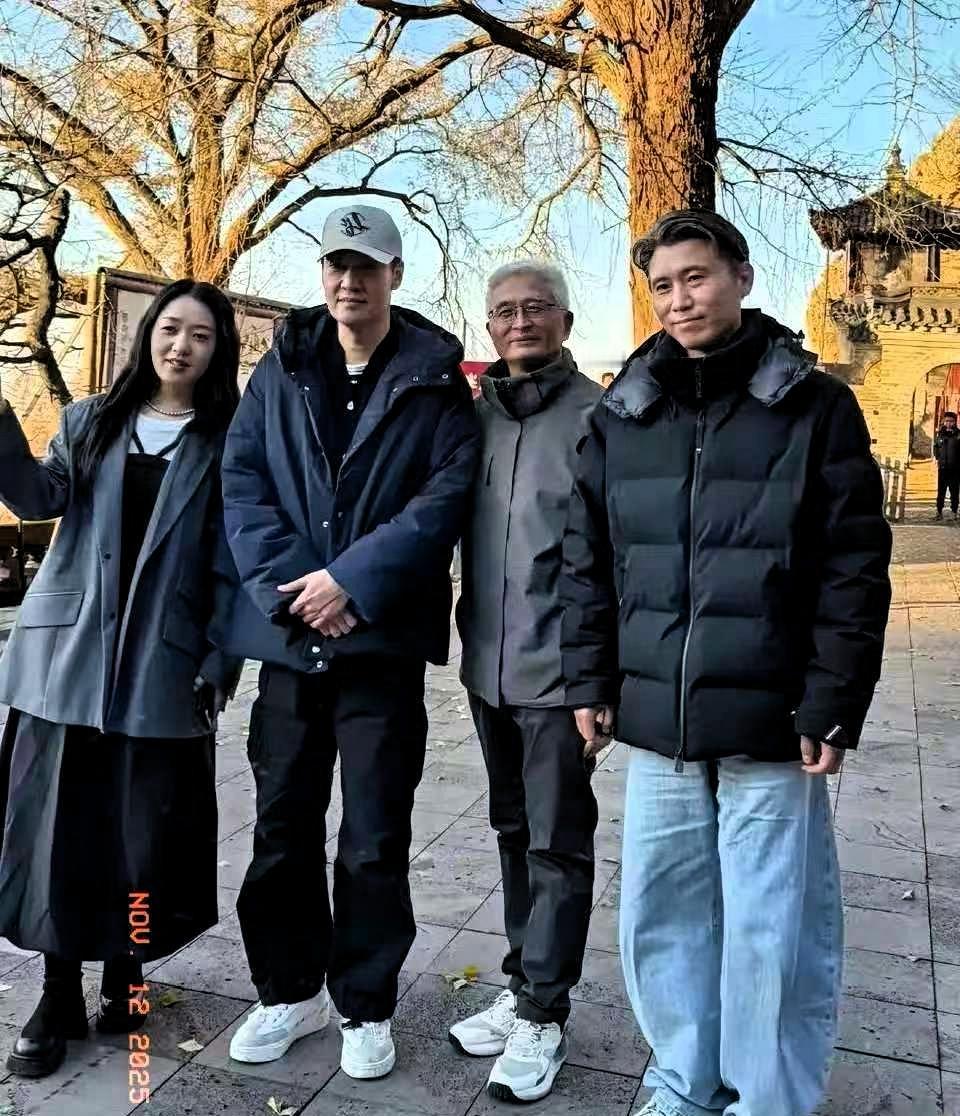 朱媛媛去世5个月后
她的丈夫辛柏青
就和好友李乃文带着女儿来到大孤山，完成了朱媛