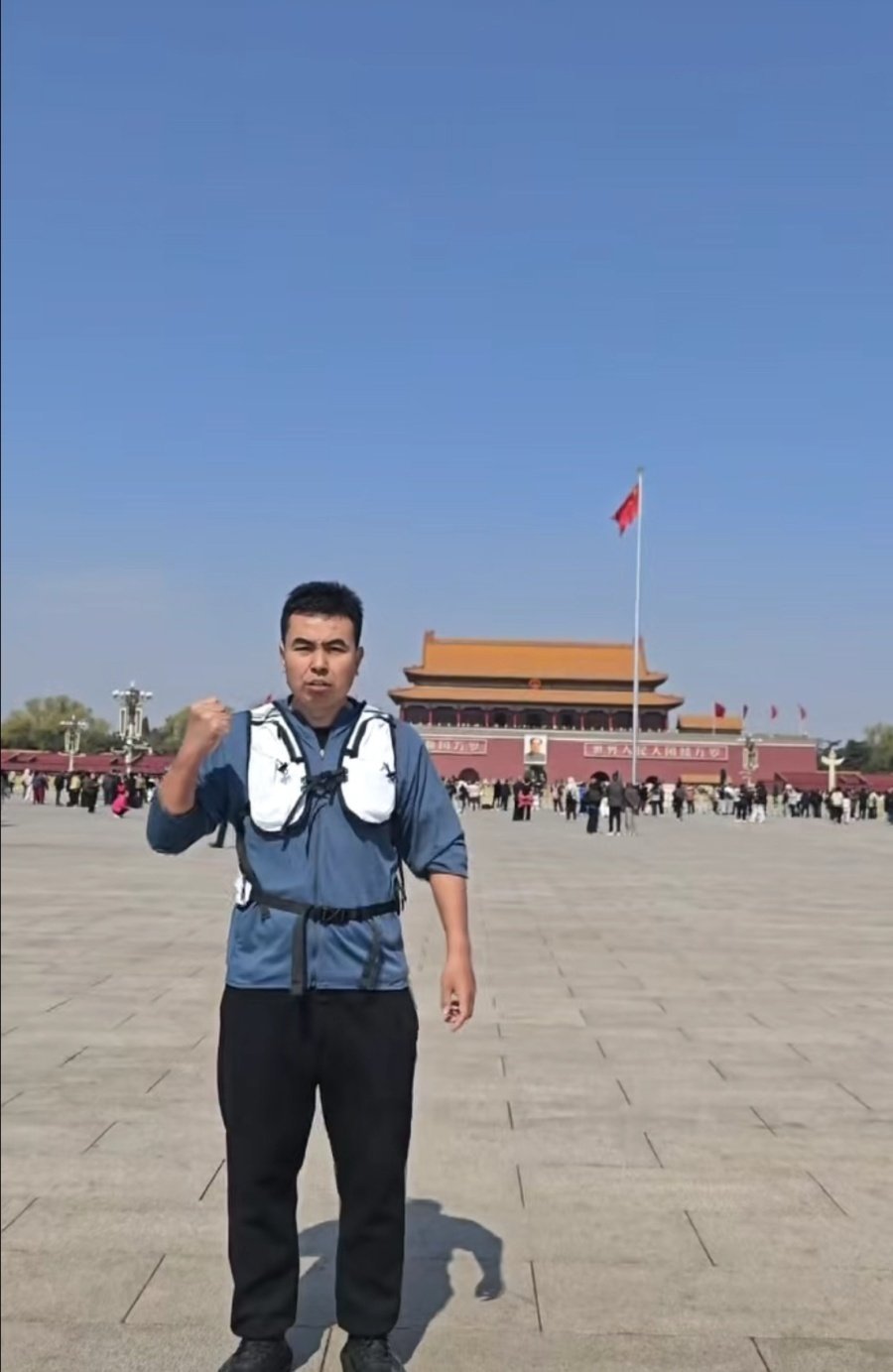 男子从北京跑步到武汉，耗时40天途中磨坏4双鞋：多次未中签武汉马拉松，只为圆梦 