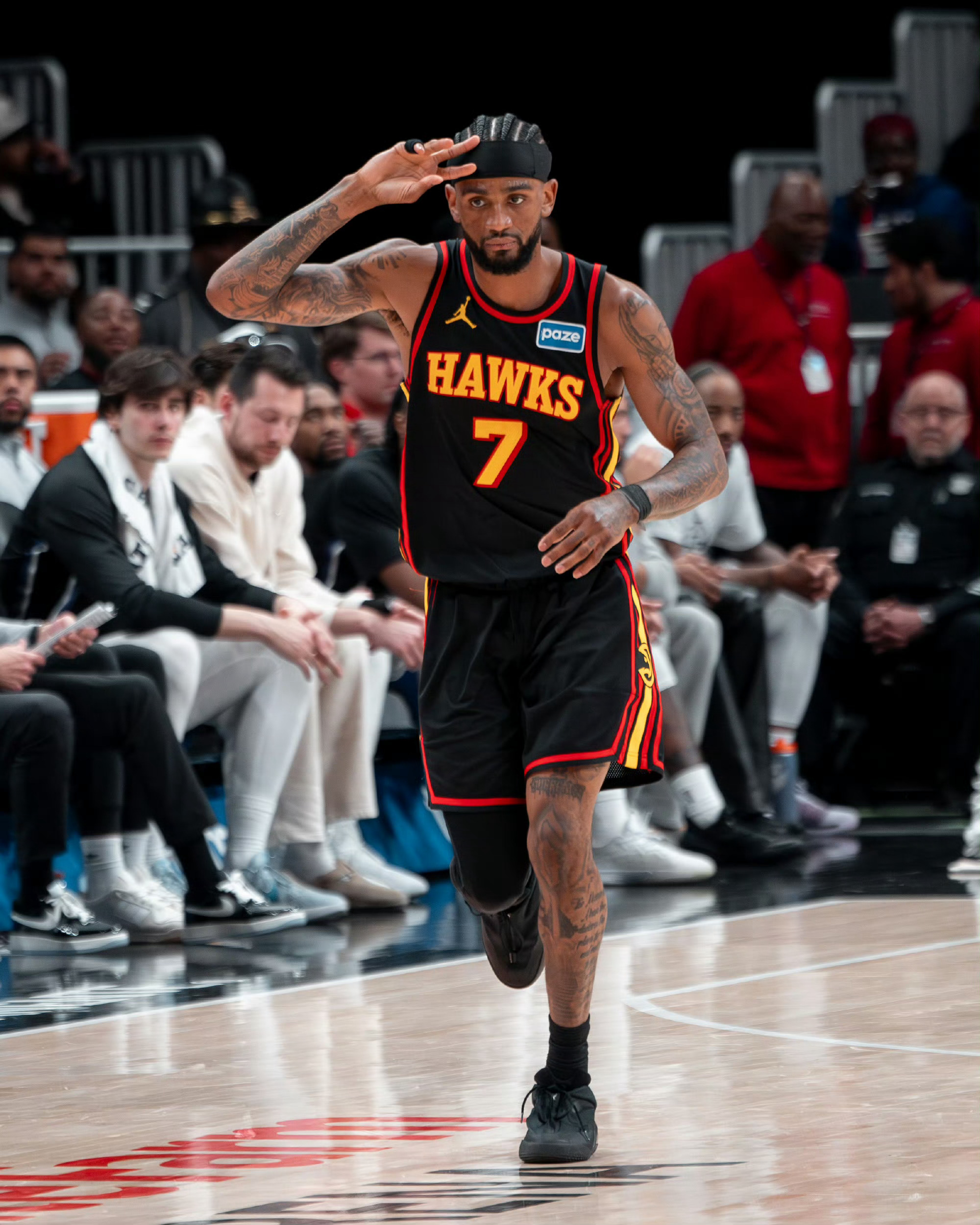 4年6000万，队史单赛季三分纪录，生涯至今最佳赛季，老鹰这笔签约太值了。 