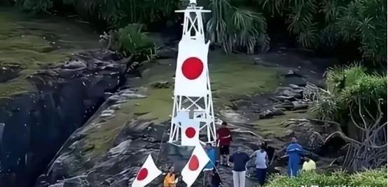 钓鱼岛上的灯塔，为什么中日闹得再凶我们也不拆？不是不敢，是不能！一旦拆了那座塔，