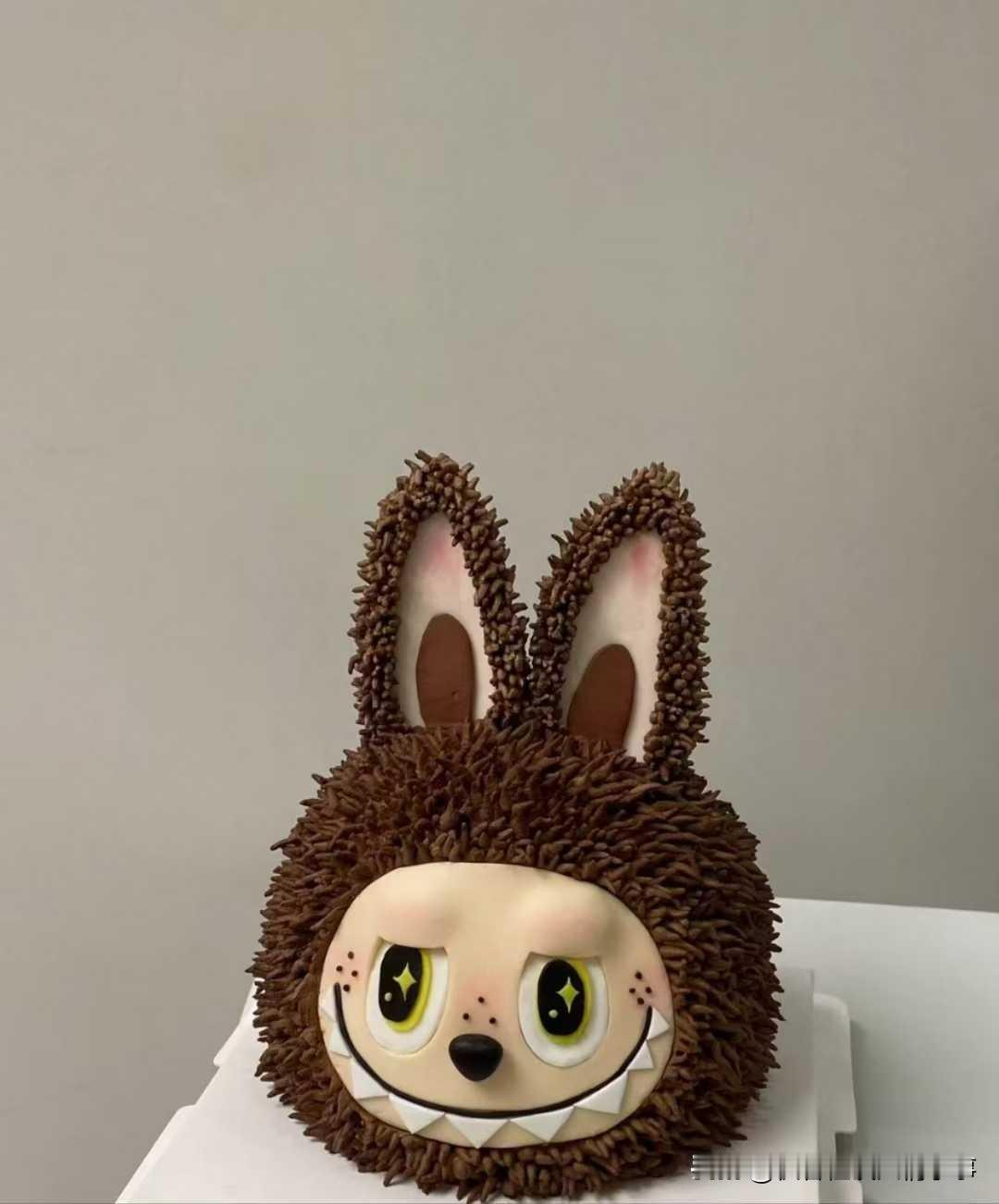 labubu到底是个什么神奇的东西，为什么价格会炒的那么高？而且还排队去抢，这玩