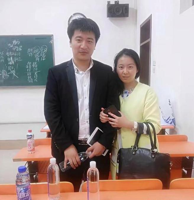 张雪峰离世后，人们才发现他和妻子李丽婧根本不是外界猜的那种自由恋爱多年。真相是经