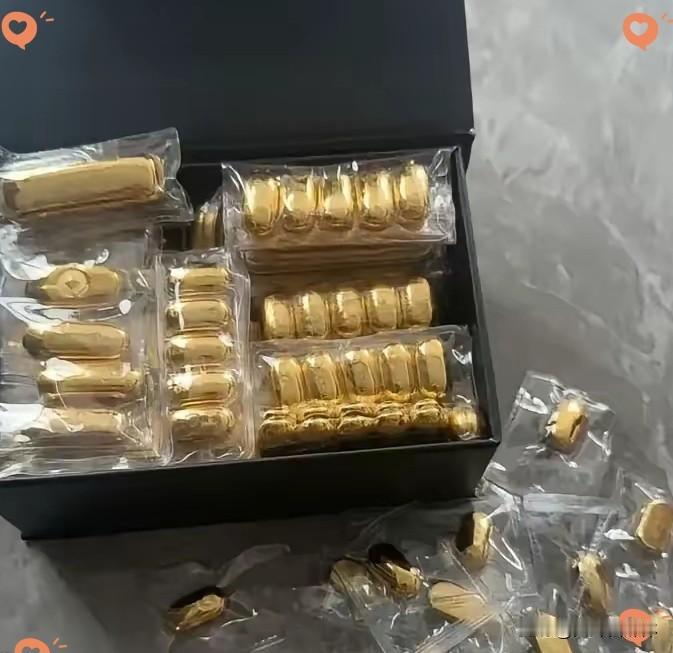 周五这根金价，真把人看得心里发毛
白天还在983附近来回磨，收盘也没见出啥大动静