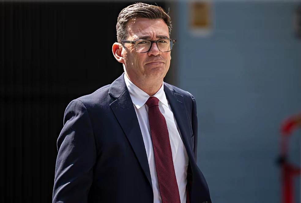 号称“北境之王”的英国新首相伯纳姆就职了，一上台就嚷嚷着“坚定支持乌克兰”，和斯