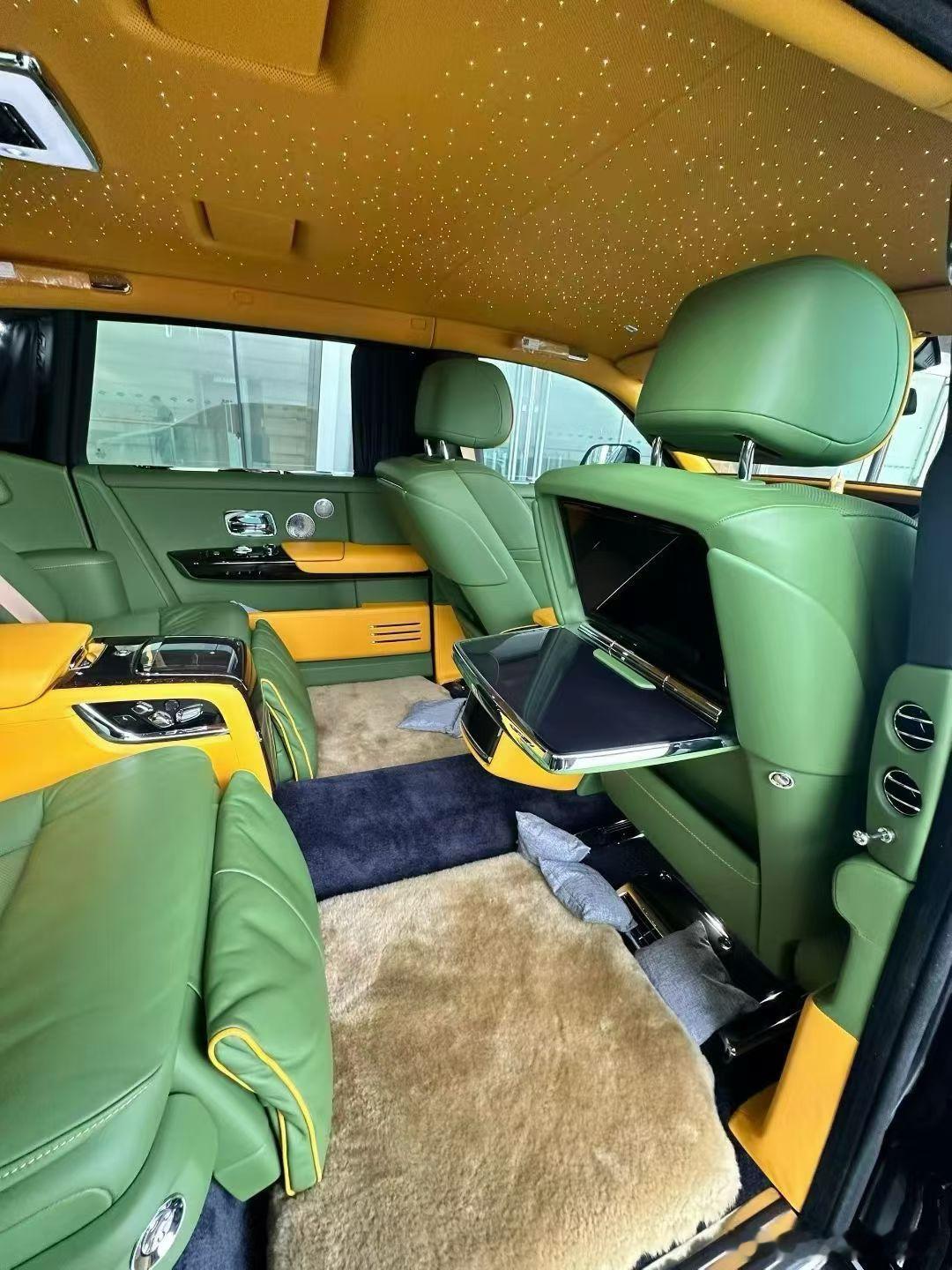 劳斯莱斯幻影8.5加长四座、 24年1000公里，原厂保养，准新车完美车况 