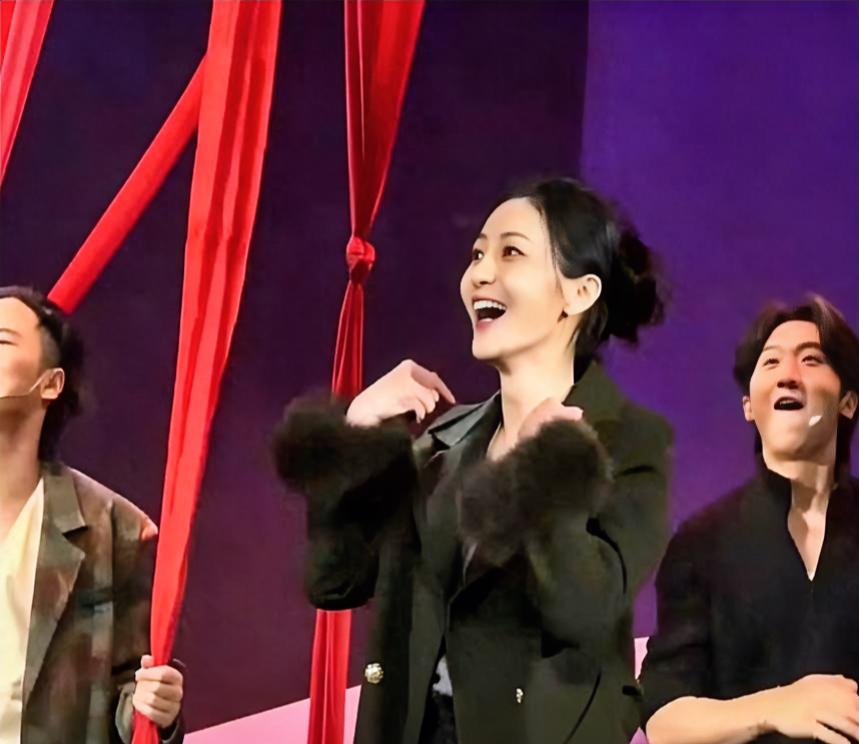 姚笛首部话剧公演
1月31号，几乎淡出大众视野的姚笛，居然突然冲上热搜了！

她