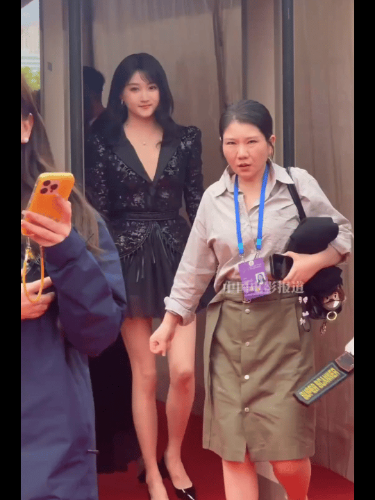 不算普吧，她每次和别的🌸同款，基本上都很出众 ​​​