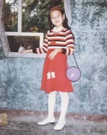 马伊琍真的是穷家富养，爸爸妈妈都是普通的工人，文化程度不高，家庭收入也很一般，却