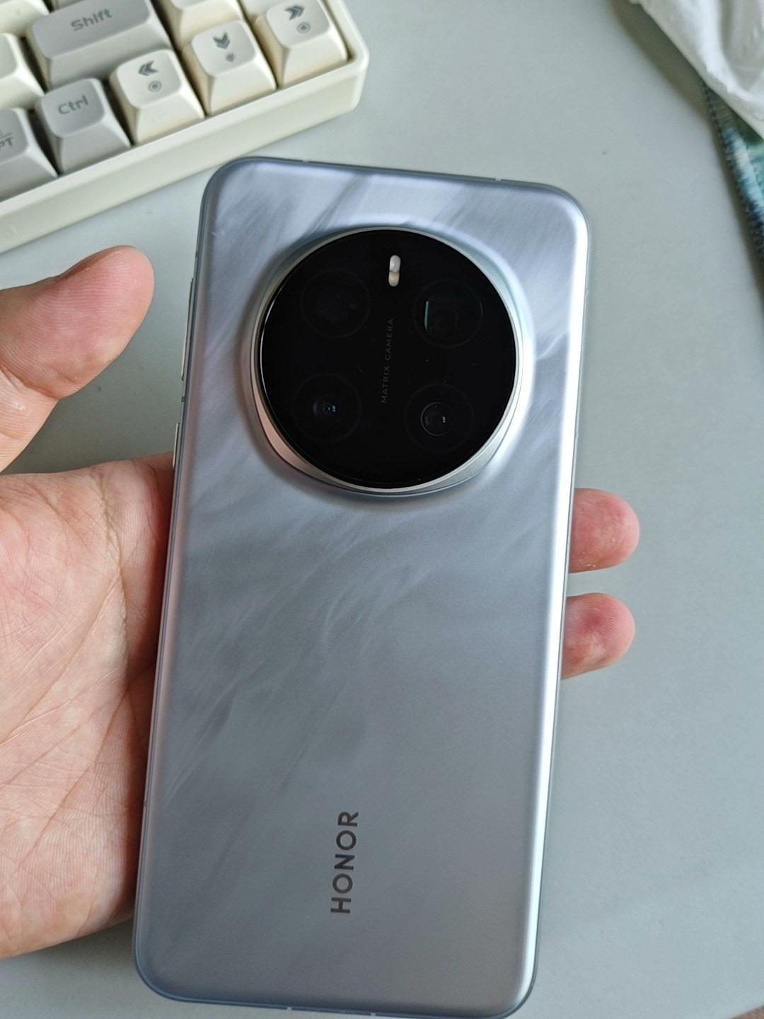 库克怎么也没想到，iPhone17发布之后，安卓的机的关注度更高了。然后我发现好
