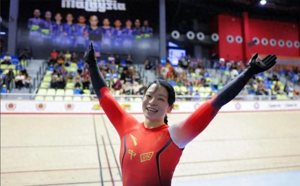 厉害了！大连普兰店姑娘王丽娟在场地自行车世界杯赛场上火力全开，不仅单站狂揽女子凯