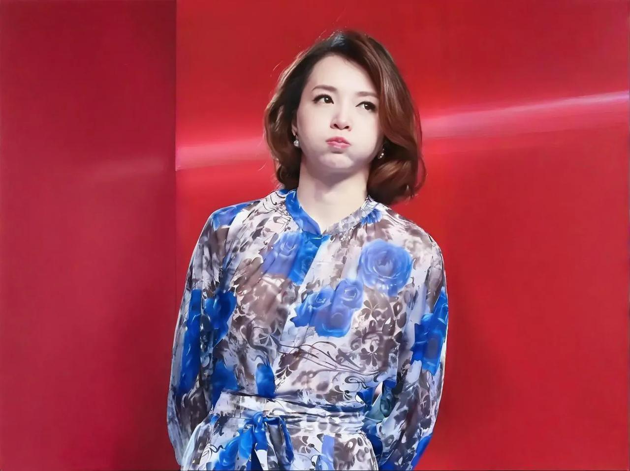 金星是如何评价董卿的金星对董卿的评价是高度赞赏和敬佩的。她认为董卿不仅才华横溢，