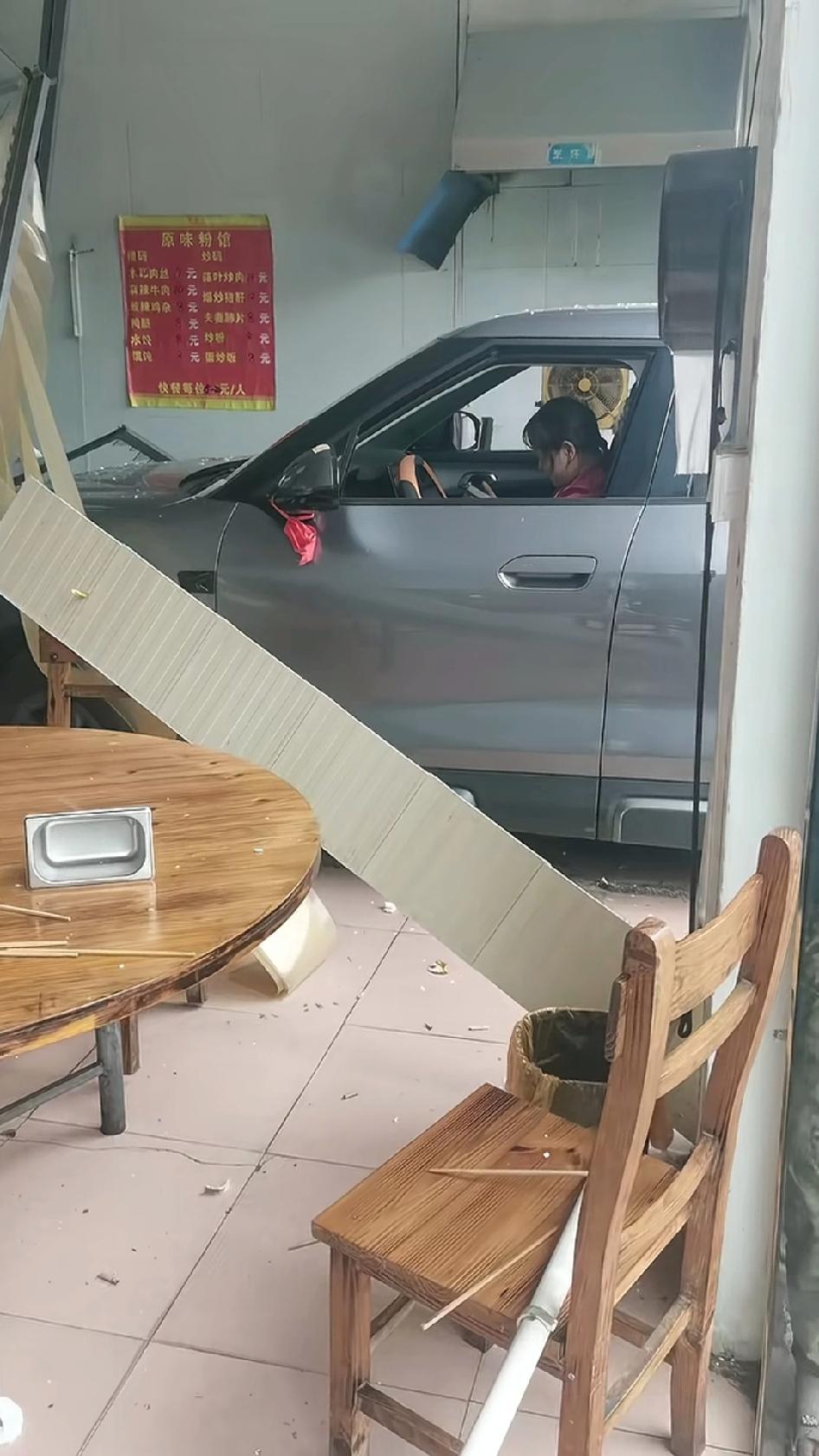 本来生意就不好，这下能踏踏实实休息了！平常生意还凑合，国庆节直接没人来吃饭了，备