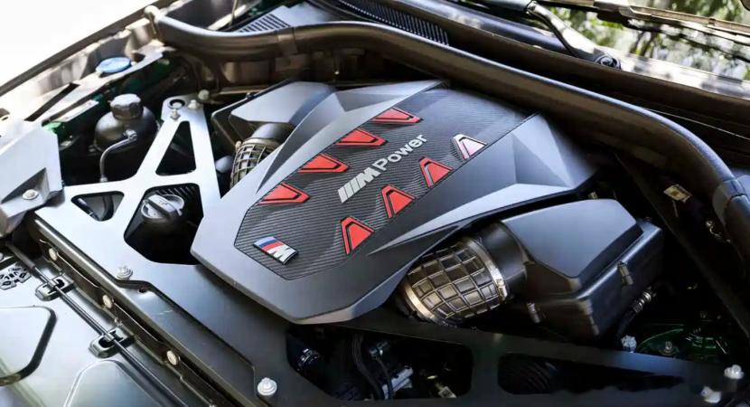 依旧延续大排量高性能！宝马确认下一代X5 M将搭载V8。近日，宝马X5全球首秀备