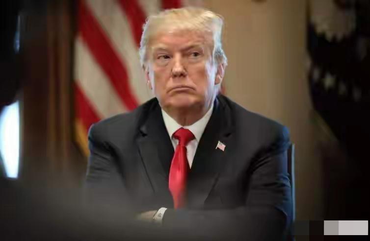 特朗普失算了，美军在中东的所有基地被伊朗轮番炸得一塌糊涂。

不少人还在替美国洗