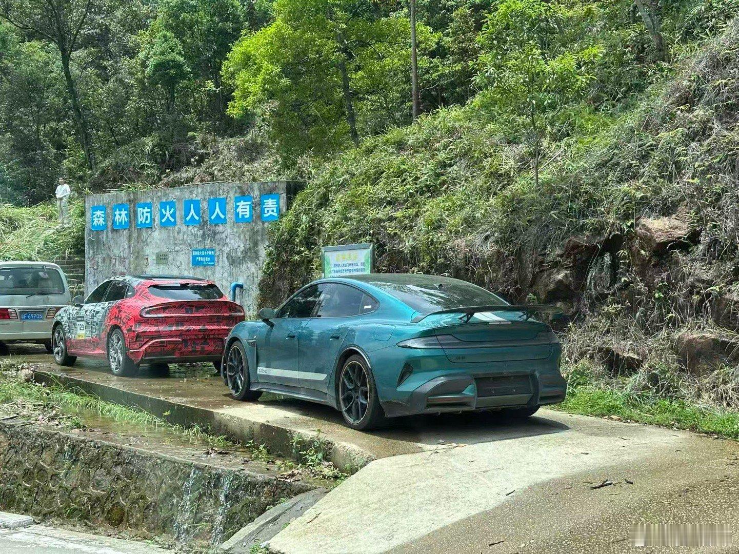群里看到阿斯顿·小米yu7在南昆山做路试，是不是在开发跑山模式呢？[笑而不语]有