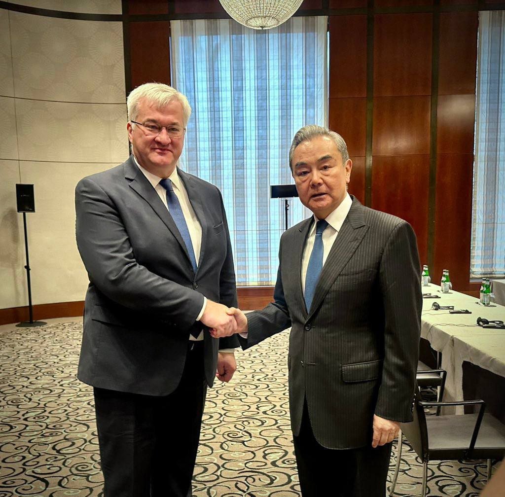 乌克兰UA  乌克兰外长西比哈在与中国外长会晤后表示，中国将向乌克兰提供额外的能