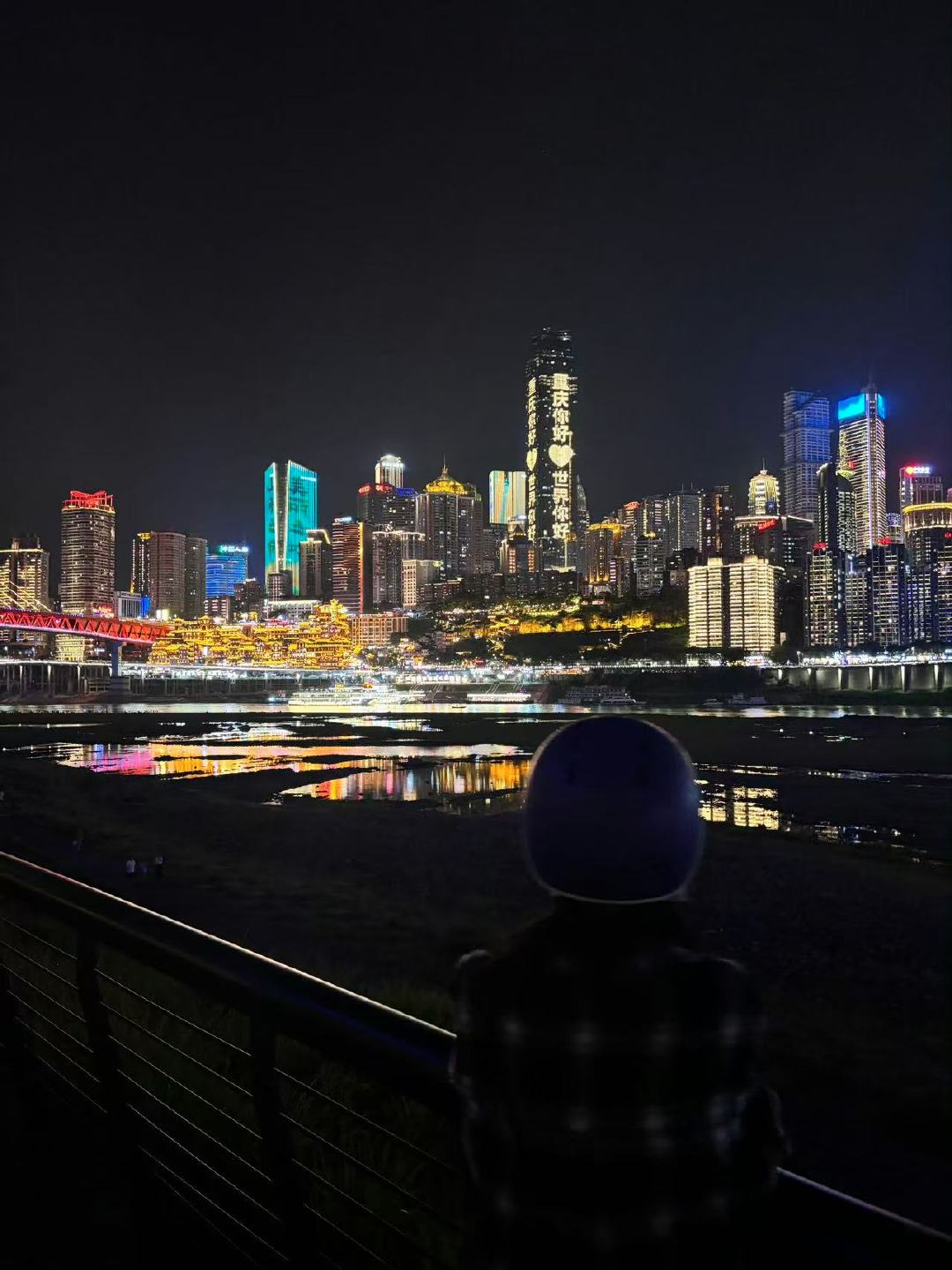 赵丽颖头盔背影赵丽颖祝六一快乐祝所有的大朋友小朋友们六一快乐！！！ 