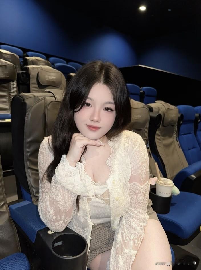 发现现在很多男生不愿谈恋爱，
难道姑娘们都难出嫁？
 
身边不少年轻男生压根不想
