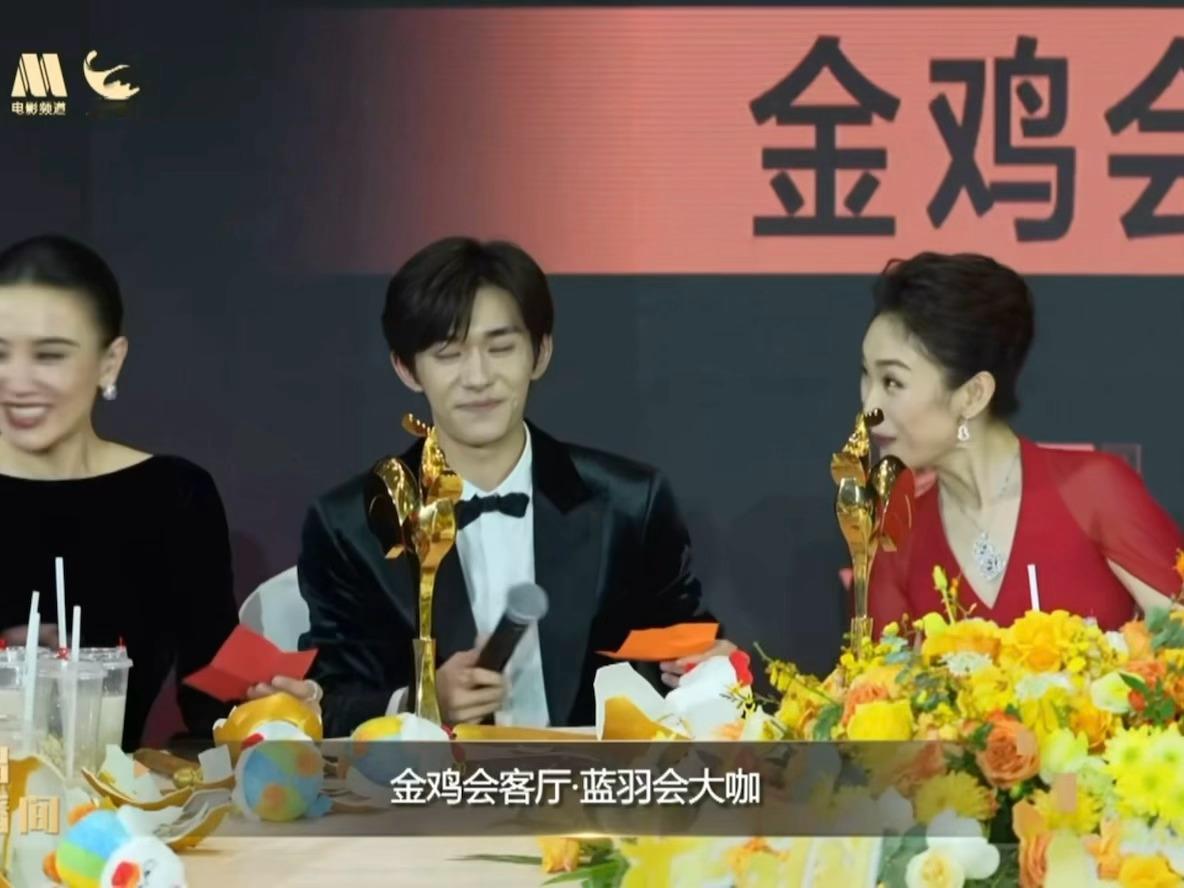 啊啊啊没招了砸金蛋抽到了“最近想不想谈恋爱”的字条我哥原地晕过去了啊啊啊啊！