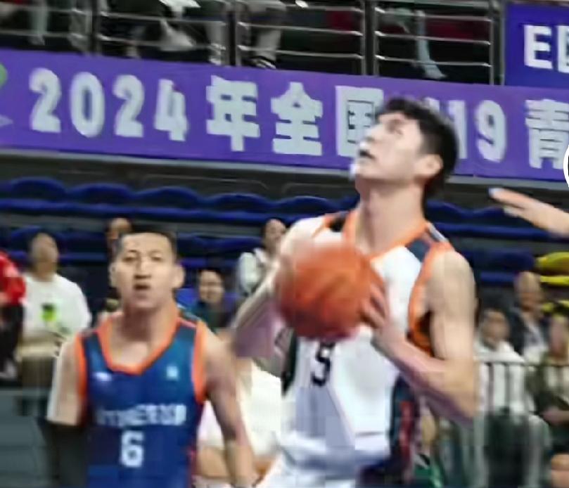 山东一些球迷别对何文炜陈家政有非分之想，球员没法拿地域限制，早下手是最基本的尊重