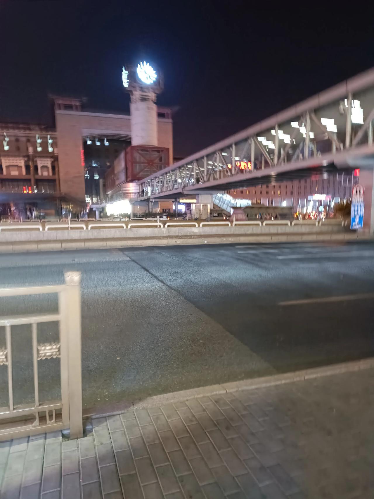 三十多岁的年龄啊，现在真的好焦虑啊，没结婚，没女朋友，转眼都快40岁了，真的不敢