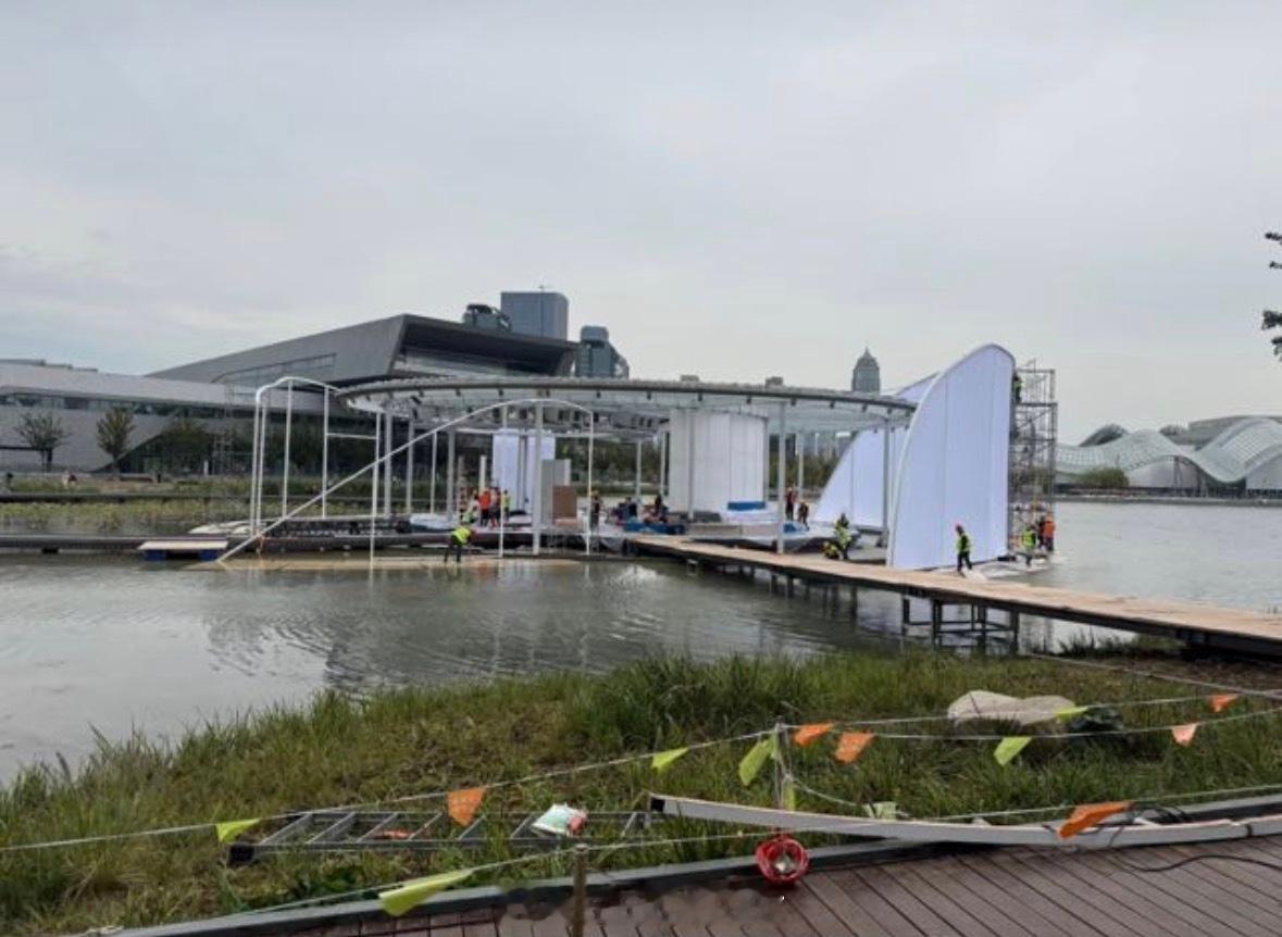 苏州狮山文化广场VOGUE盛典现场搭建中… ​​​