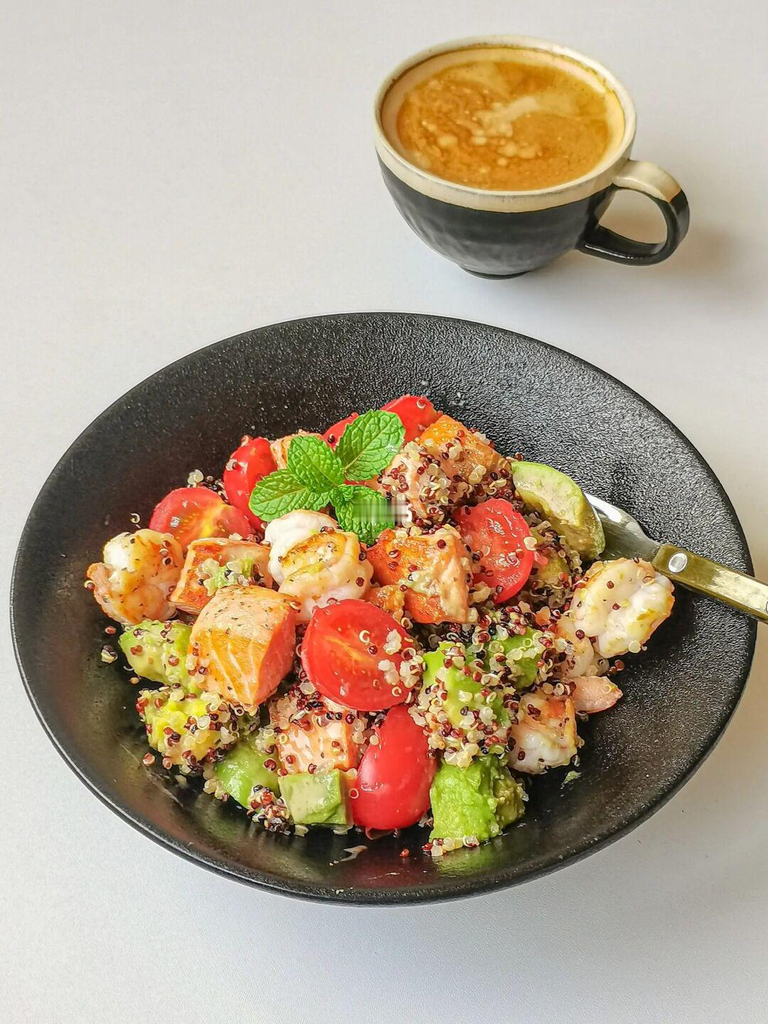 牛油果三文鱼波奇碗🥗口感丰富 香味浓郁