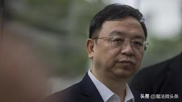 比亚迪，狼真的来了！2026年3月25日发布的《2025年年度报告》显示，营收8