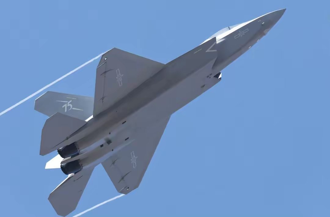 空军和航空工业共派出36型武器装备参加珠海珠海航展，再次刷新了珠海航展的历史纪录