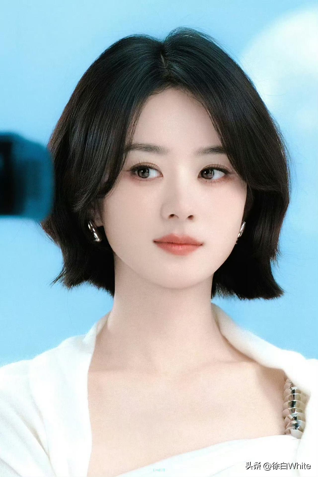 3月12日，赵丽颖《开盘》辞演换童谣！
今年赵丽颖还进组么？下周《与凤行》2周年