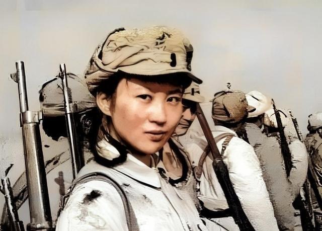 1941年，21岁的女侦察员王金英在老乡家养病，夜里，她正沐浴时，却看到窗外闪过