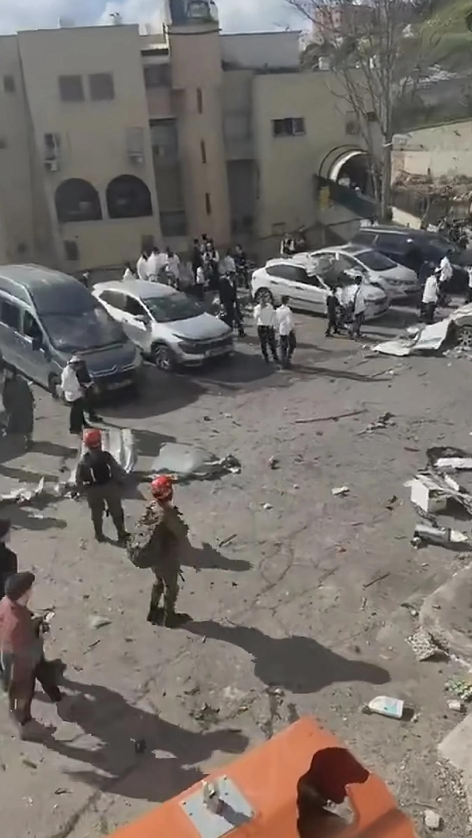 黎巴嫩真主党向以色列萨法德城市发射多枚火箭弹，被以色列拦截了。以色列应该向打击哈