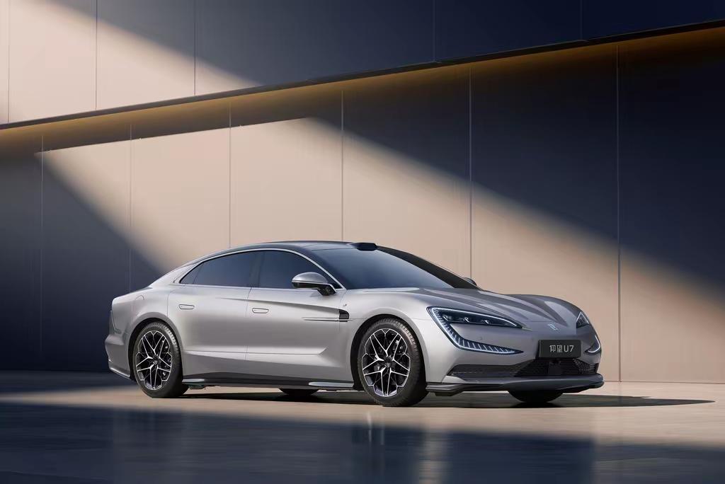 新能源汽车为什么越来越受欢迎？
只说一点就知道了，开惯了燃油车，可以换新能源，但