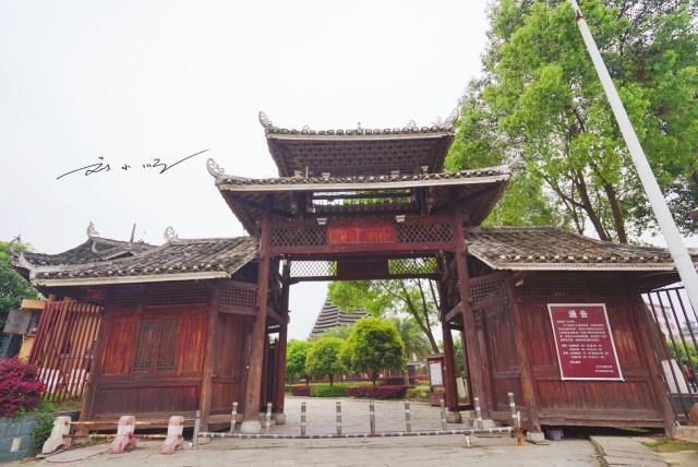 “世界第一鼓楼”整个建筑竟然没用一个钉子，游客惊叹：太神奇！

三江侗族自治县位
