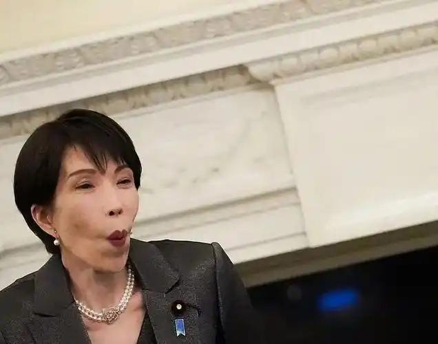 把嫌弃刻在脸上，高市访美会晤特朗普，全程不停看表不想继续聊天
 
 
2026年