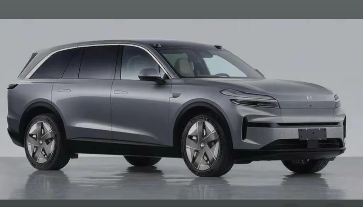 🚗 今天在网上刷到了乐道L80测试车的新照片，侧面那个激光雷达挺显眼的。结合之