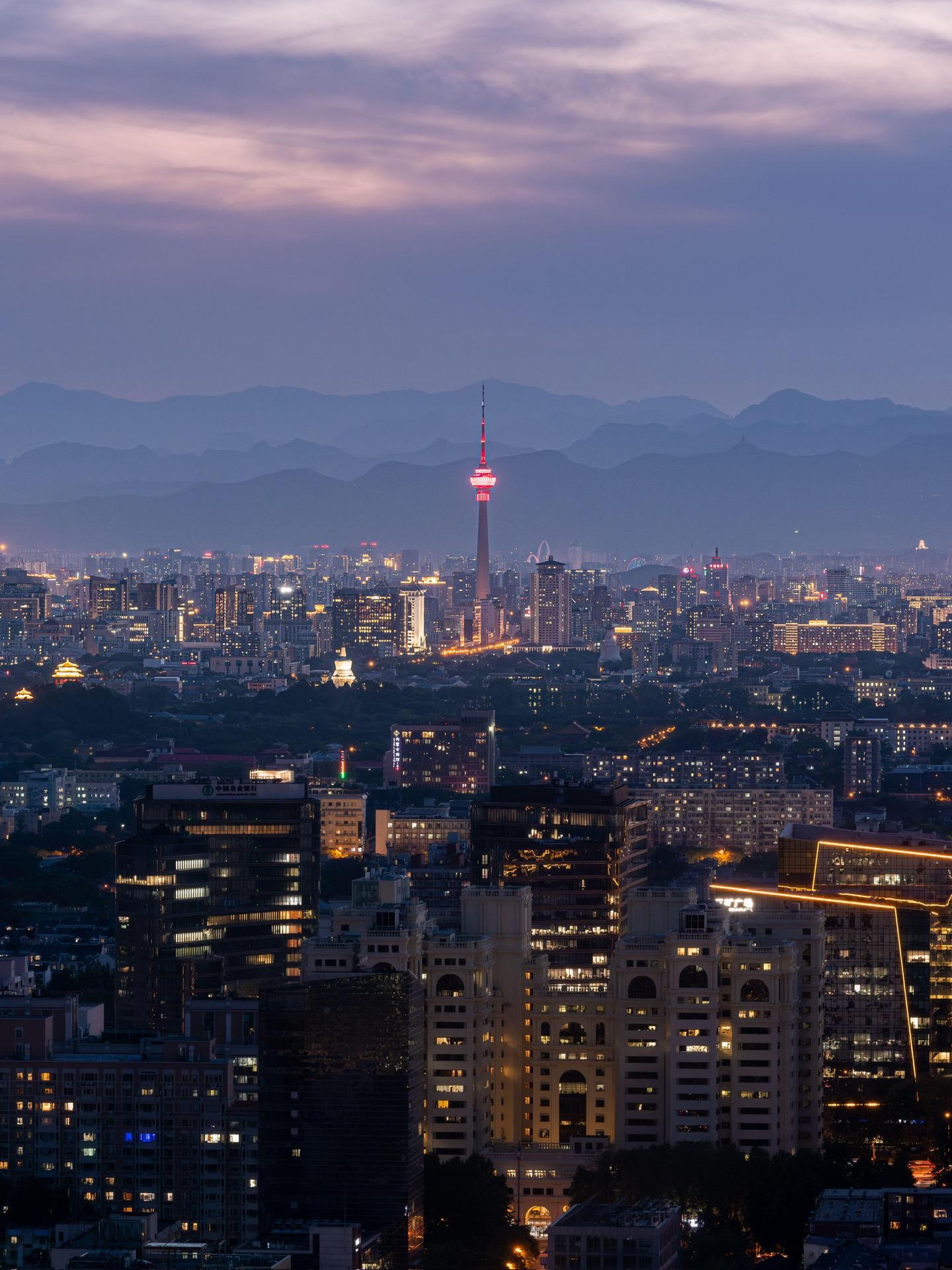 北京 城市夜景 燕山