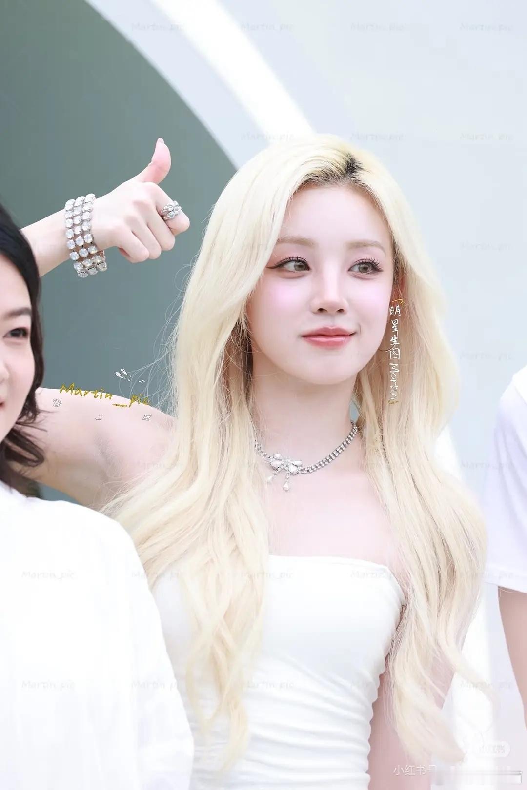 感觉宋雨琦内娱线下比韩娱线下好看多了 