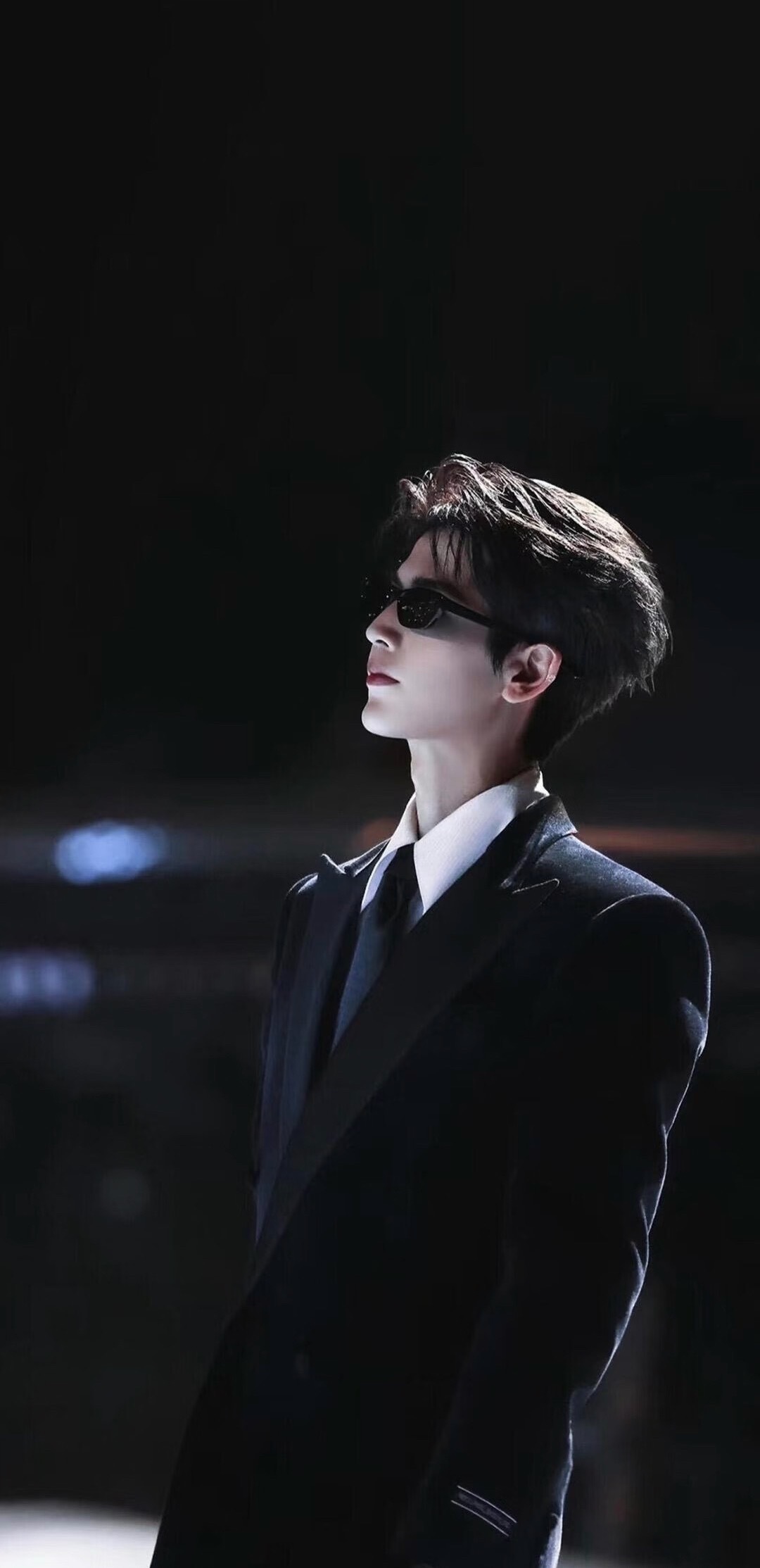 张凌赫小学毕业留影张凌赫小学毕业合照 张凌赫小学毕业照…张凌赫是六（五）班毕业的