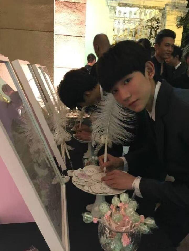 TFBOYS小学生已经不认识TFBOYS了TFBOYS即将成为上一代小虎队 妈呀