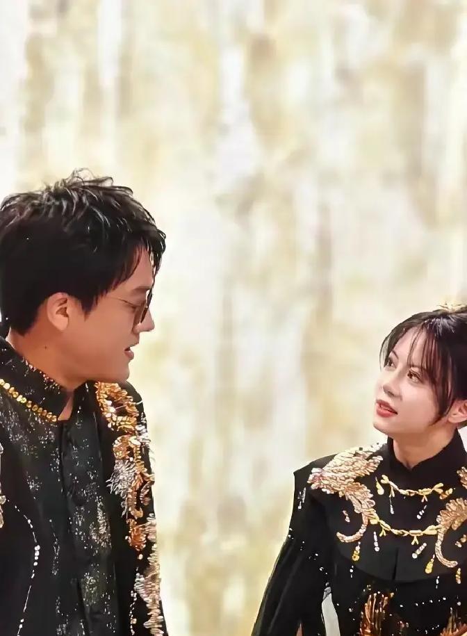 力哥和二饼散伙半年 孙媛镜头前哭成泪人
当初说好一起走 结果呢？
互相取关 一句