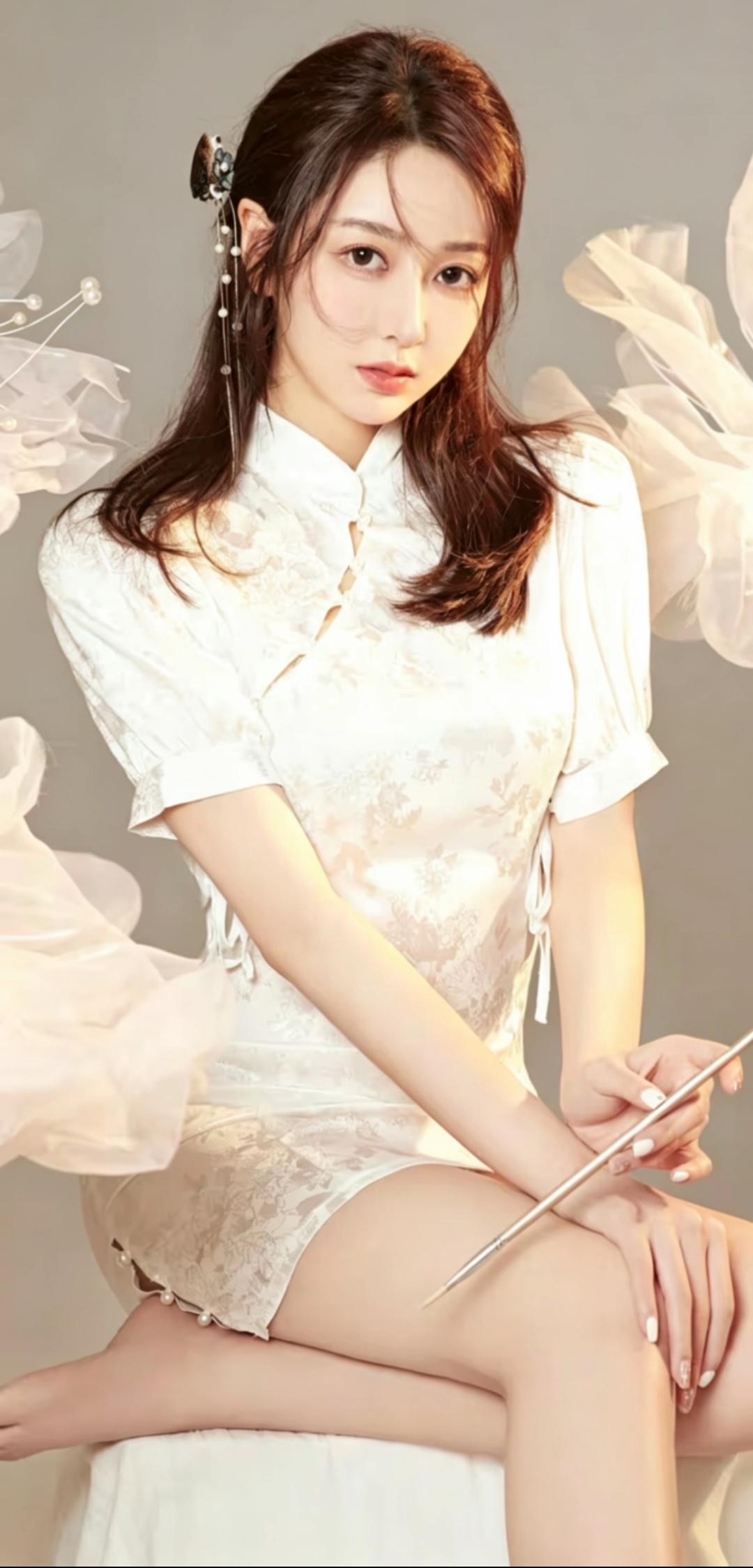 东方韵，现代风，松弛感，在不同的穿搭里，遇见多面的自己，温柔、飒爽、慵懒，每一面