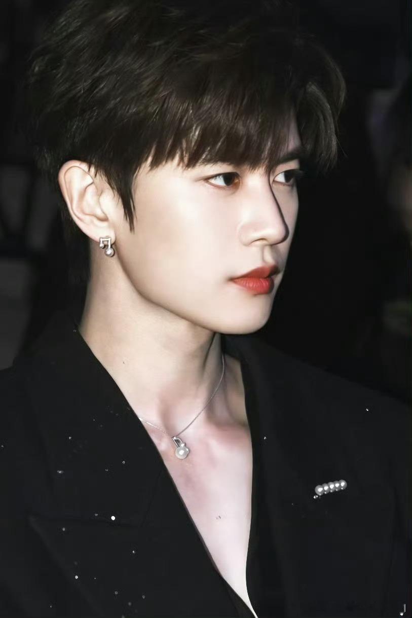 任嘉伦 🥝③➵ 𝖇𝖎𝖚𝖇𝖎𝖚 🏹♡⃝💐任嘉伦༊我对着日出日落许
