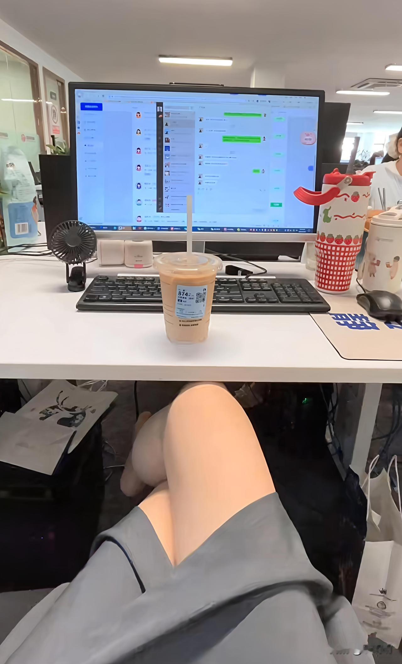 我们单位近年来男女比例有些失衡，新入职的同事大多都是女性。办公室里人多，日常相处